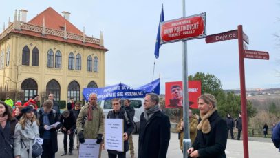 Přejmenování Promenády Anny Politkovské za Ruskou ambasádou | Foto: Arianna Cuison